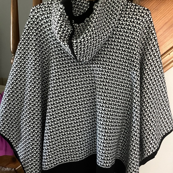 Michael Kors Zip Up Cape - Picture 2 of 8